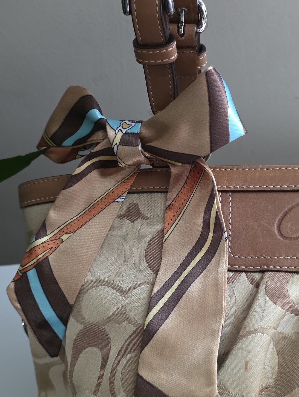 Coach Gallery Pleated Tote With Leather trim (2009) - Picture 14 of 15
